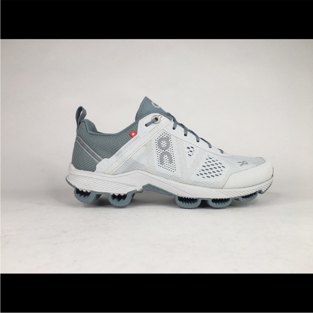 ON CLOUD Cloudsurfer running shoes